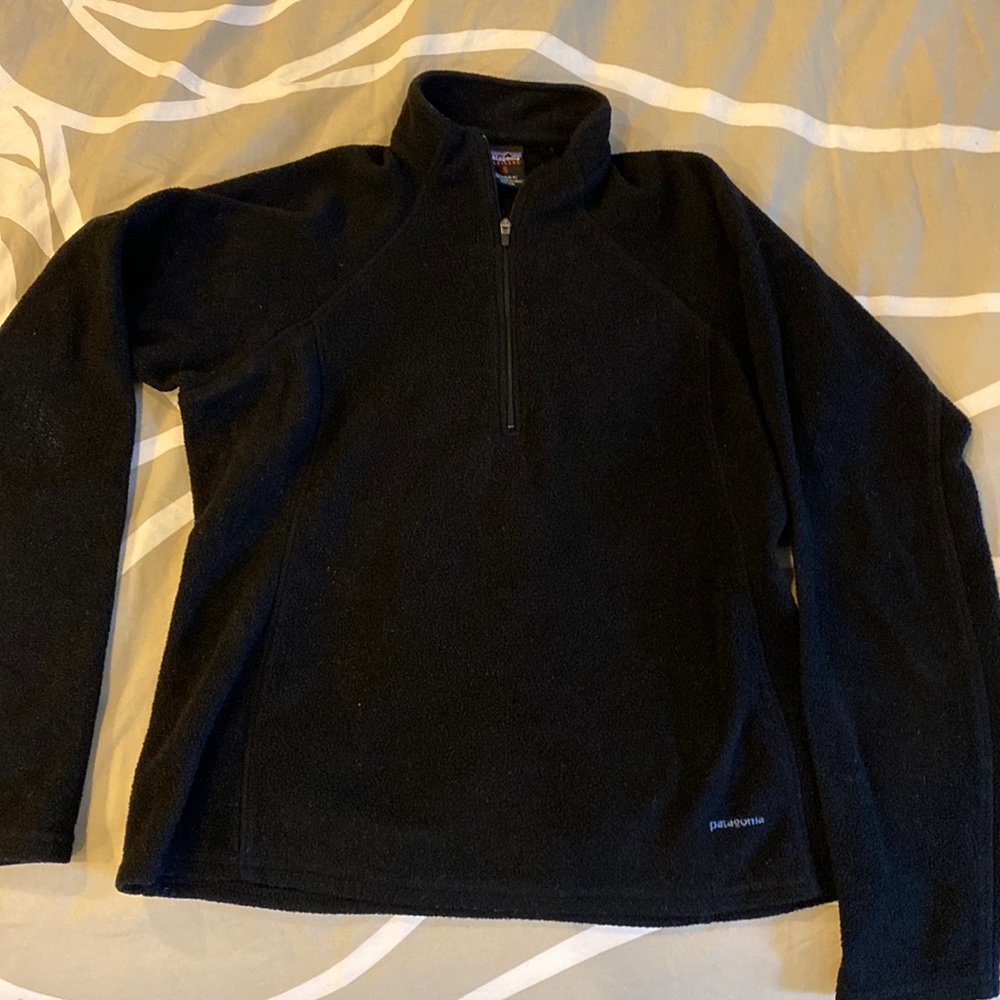Patagonia kids size small pull over jacket with zip black